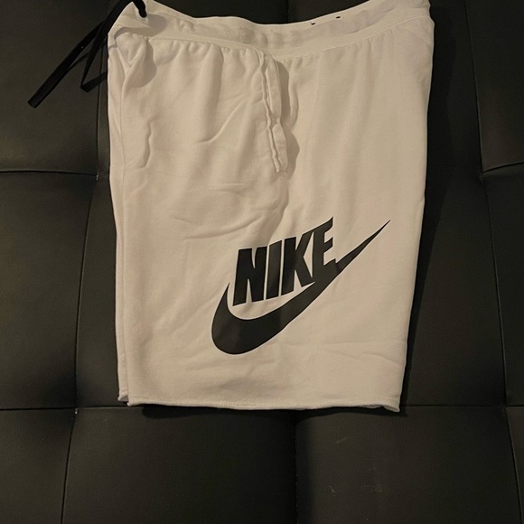 Wore them once white nike shorts size medium - Picture 3 of 4